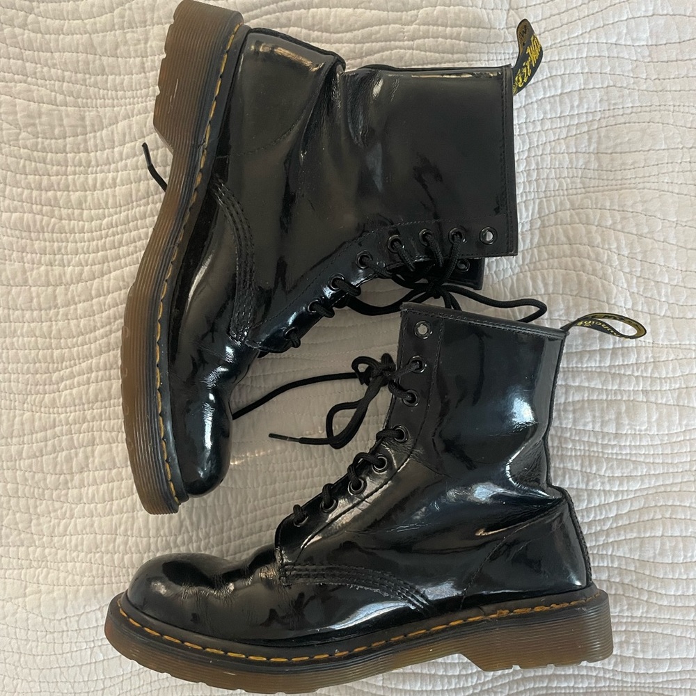 Shiny dr. Martens